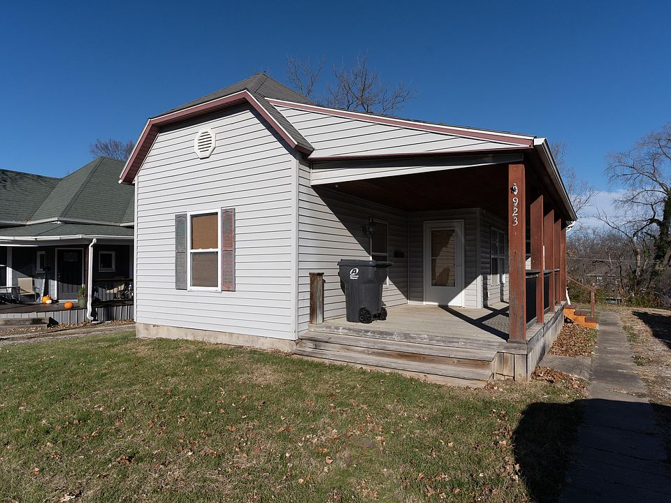 1st image of 923 W Rollins St