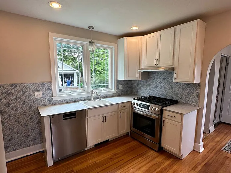 3410 James St — Photo 23
