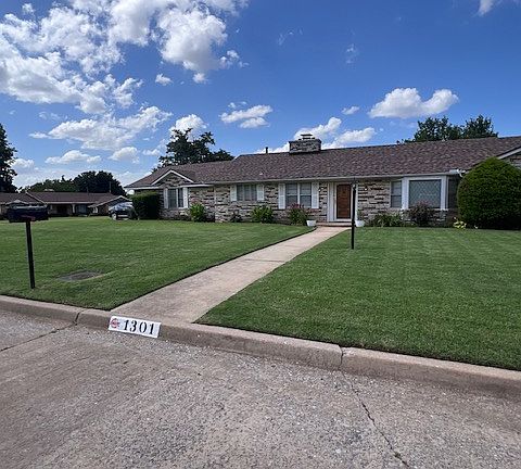 Awesome and impressive curb appeal beautiful corner lot with established *yard of the month* front and rear lawn all maintained within the rent