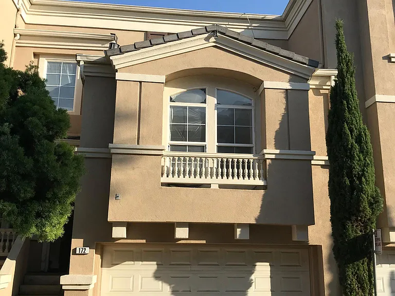 Rainbow Pl — Photo 1