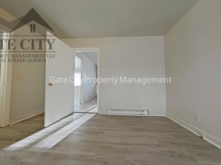 610 Hawthorne Ave #B — Photo 6
