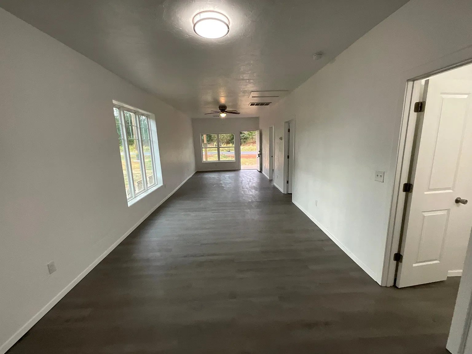 3 bed, 924 sqft, $1,250 — Photo 4