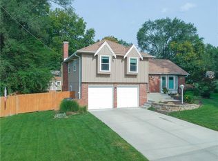 8230 Hamilton Dr, Overland Park, KS 66204