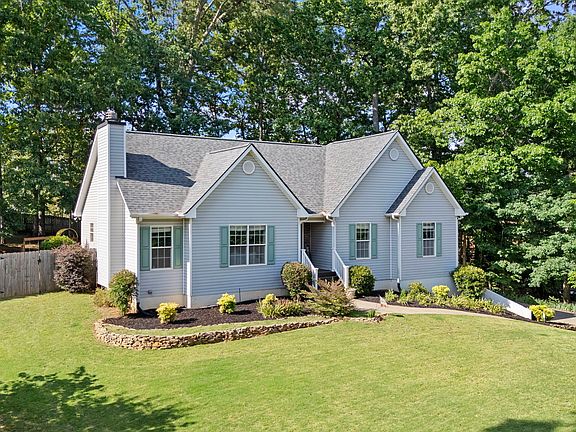 2nd image of 1086 Fieldstone Dr