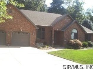 1548 Fairoaks Dr, Troy, IL 62294