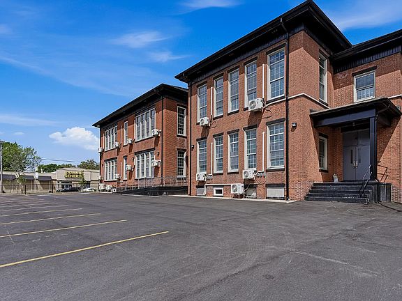 2nd image of 387 Broad St #202