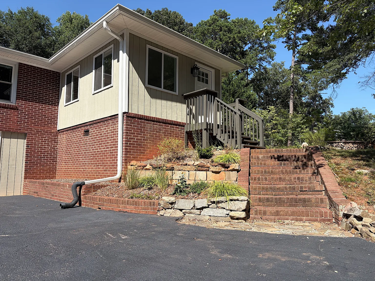 3 bed, 1904 sqft, $2,500 — Photo 2