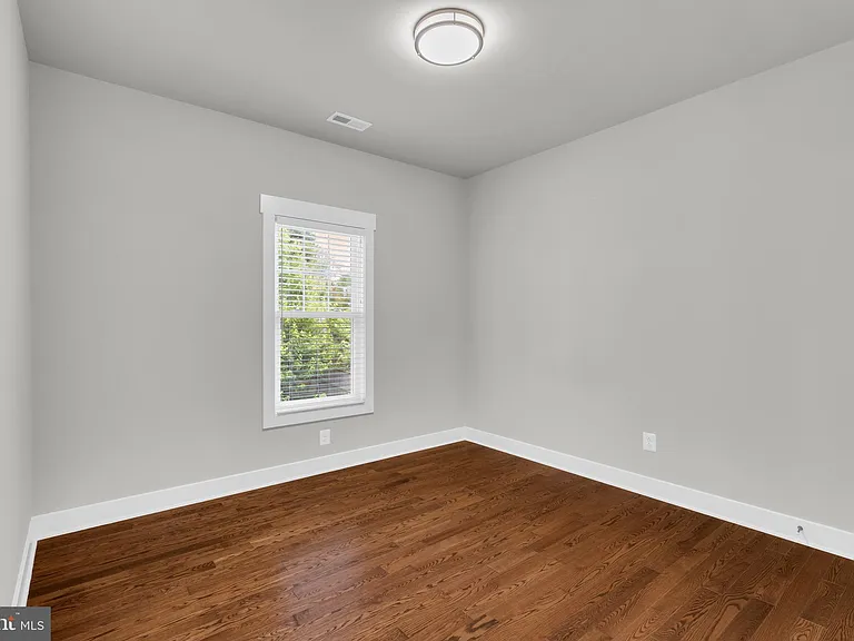 2233 N Underwood St — Photo 41