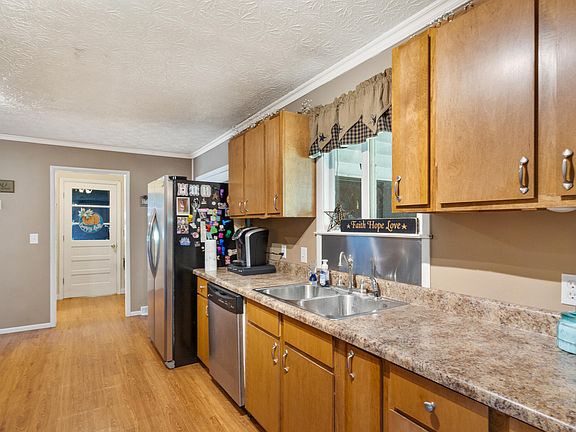 4th image of 132 Gary St