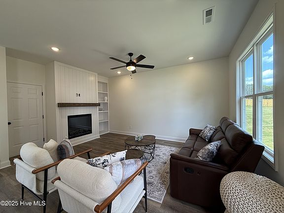 5th image of 49 Fetterbush Way