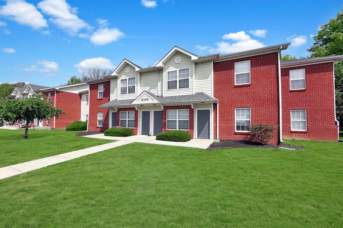 Stratford Place Apartment Homes - Apartment Building