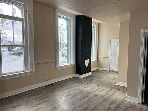 4th image of 90 S Pearl St NE #1E