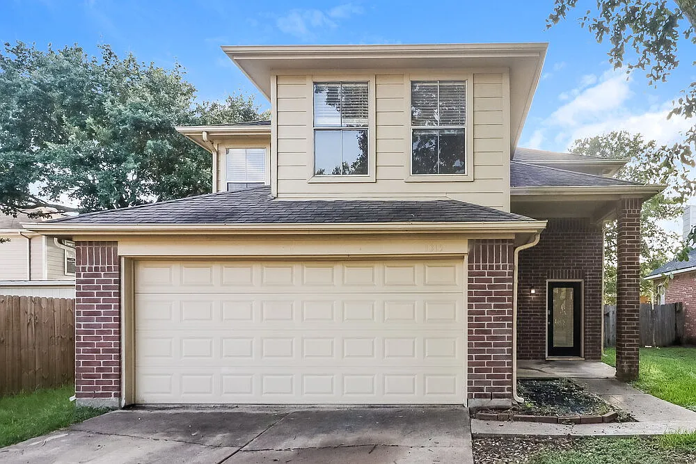 3 bed, 2.5 bath, 1828 sqft, $1,950 — Photo 1