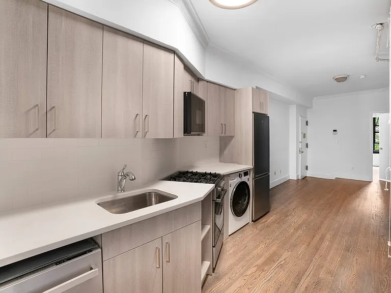 1825 2nd Ave #5S — Photo 8
