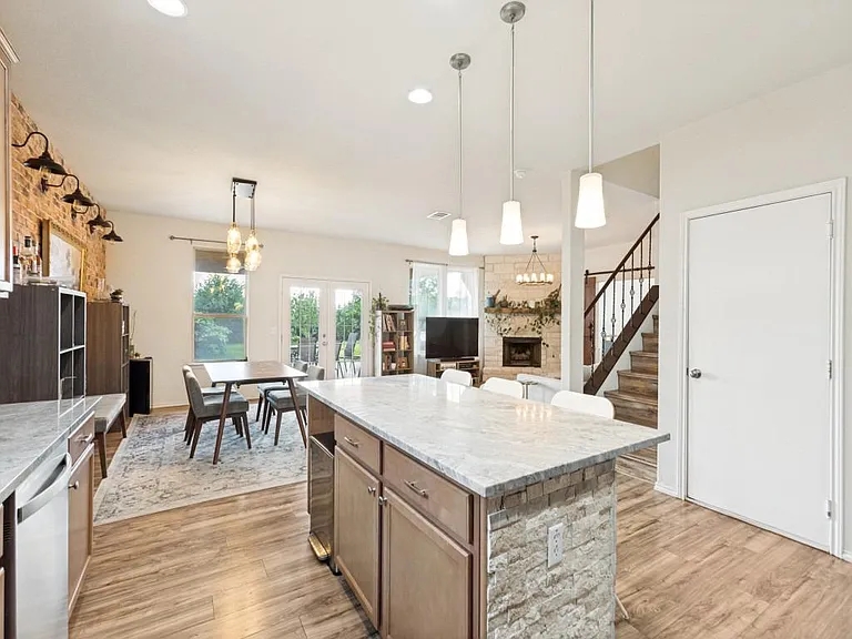 6909 Longford Trl — Photo 7