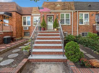 6356 Pleasantview St, Middle Village, NY 11379