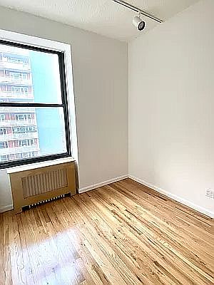 2nd image of 89 Bleecker St APT 6D