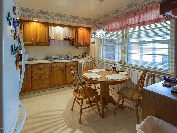 4th image of 2411 Belaire Dr