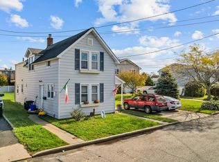 27 Annuskemunnica Rd, Babylon, NY 11702
