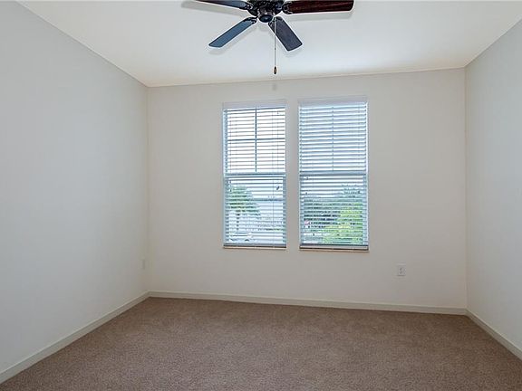 5th image of 1700 Jake St #2209
