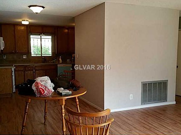 3rd image of 436 Greenbriar Townhouse Way