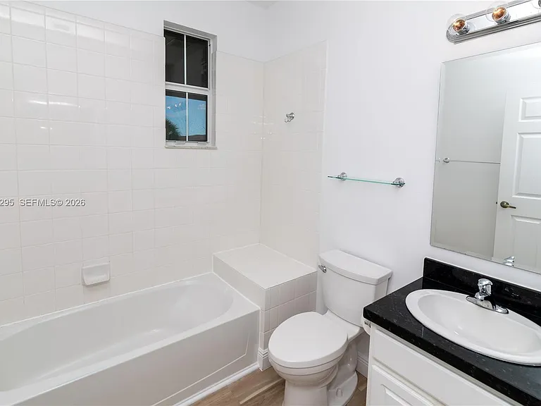 1510 SW 147th Ter — Photo 8