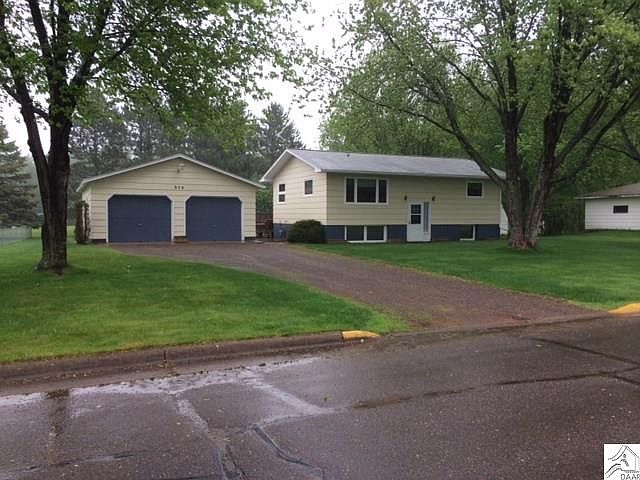 2nd image of 904 N Woodhaven Ln