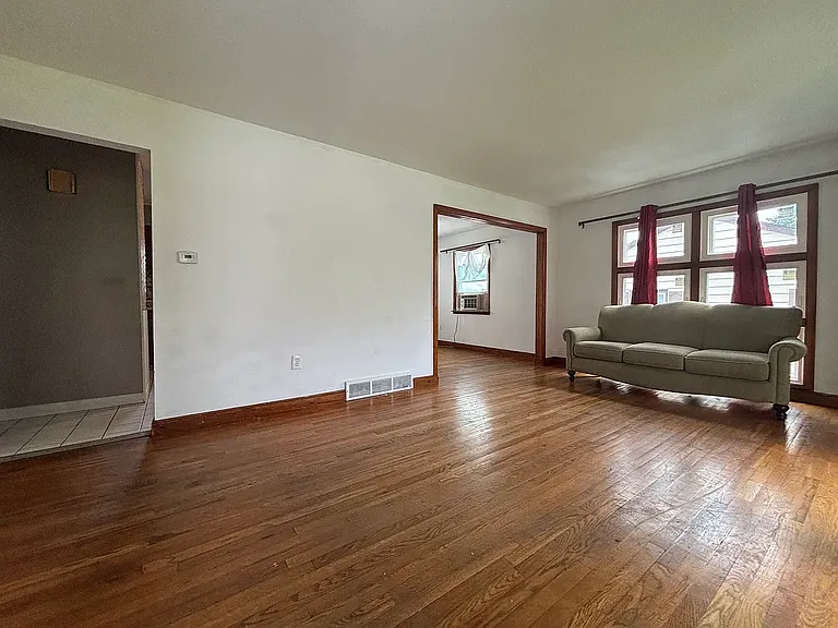 36 Deepwood Dr — Photo 2