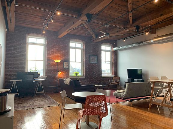 3rd image of 2551 Trenton Ave #303