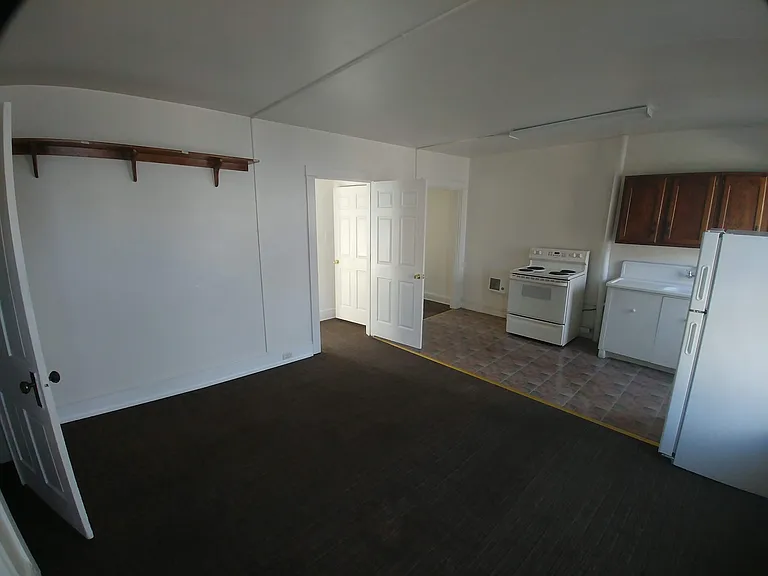 34 E Walnut St #C — Photo 13