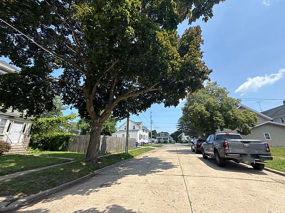 4th image of 912 40th Pl