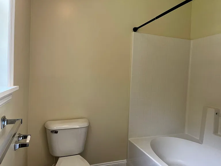129 Pella Ln — Photo 12