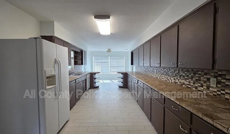 925 Sikes Blvd — Photo 7