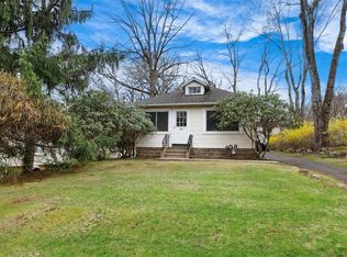 270 Maple Rd, Valley Cottage, NY 10989