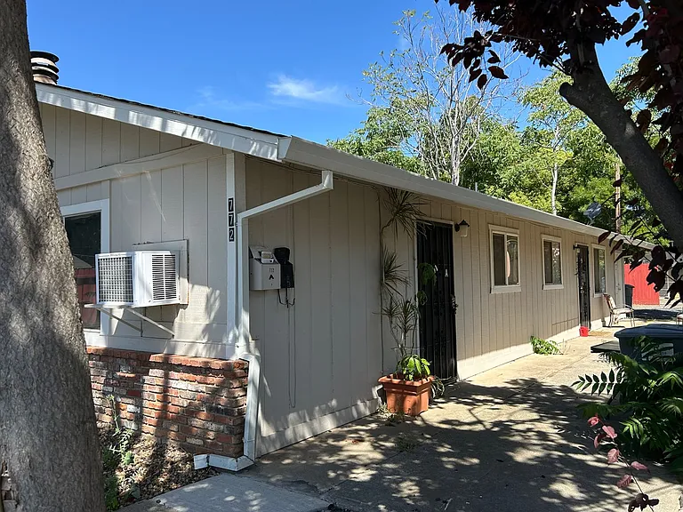 772 Gardella Ave — Photo 1