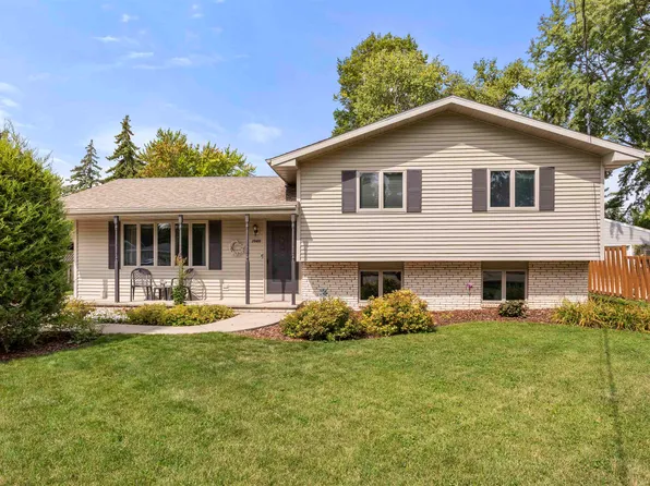 1040 Grove St, Menasha, WI 54952