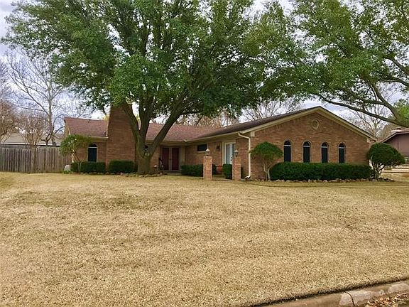 3rd image of 2535 Sherwood Dr