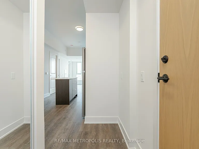 202 Burnhamthorpe Rd E #1704 — Photo 6