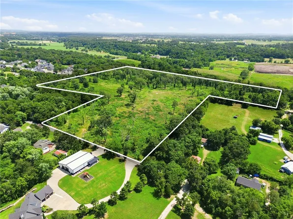 Brown Rd, Cave Springs, AR 72718