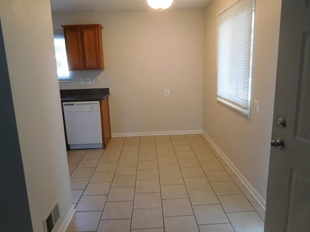 501 E Breckenridge St — Photo 10