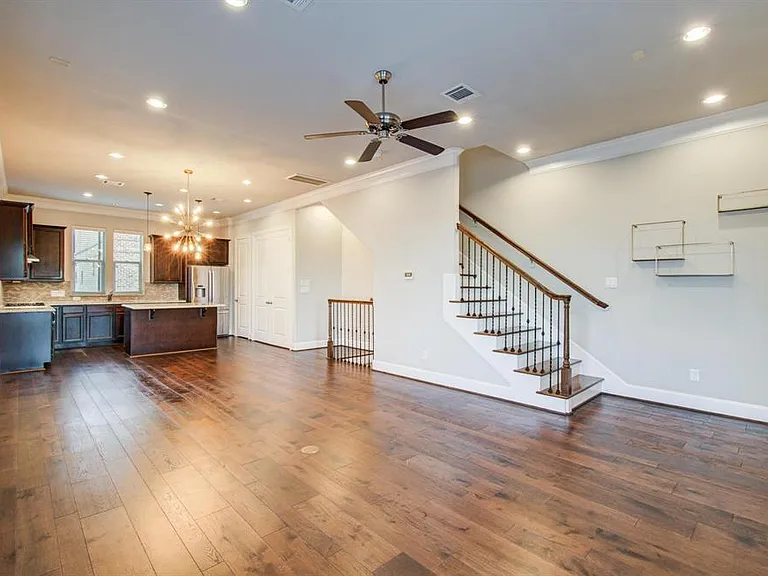 610 Delano St — Photo 13