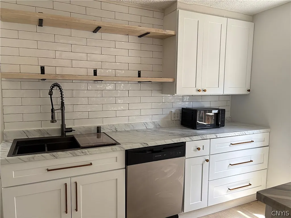 5 bed, 1.0 bath, 1252 sqft, $1,800 — Photo 4