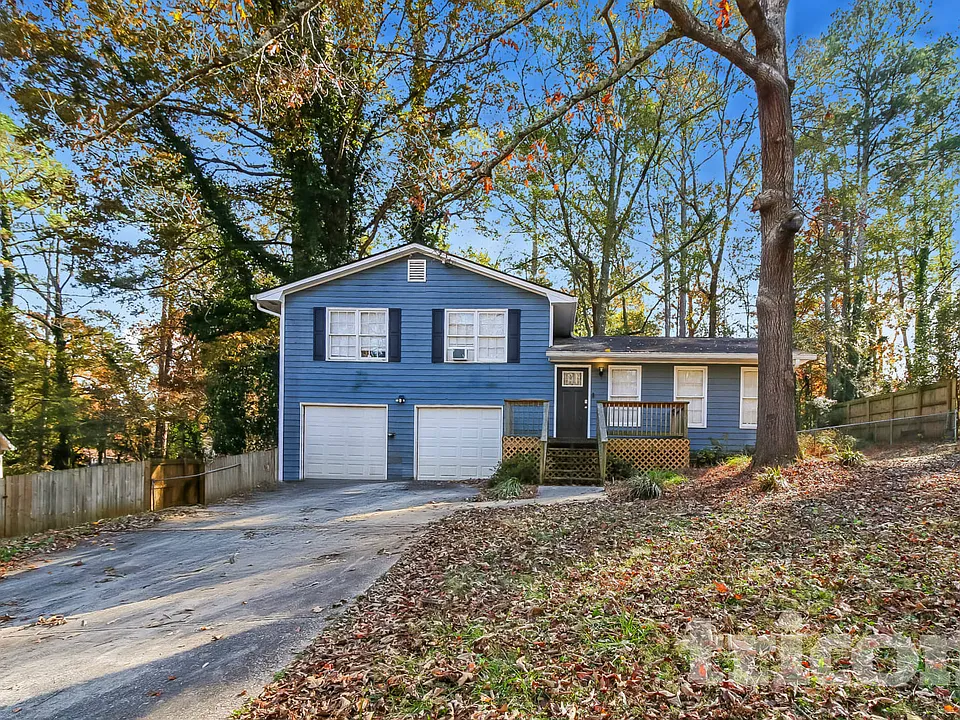 847 Raintree Way SE