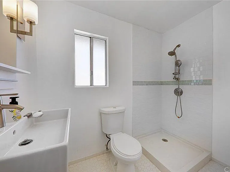 216 N Alhambra Ave — Photo 14