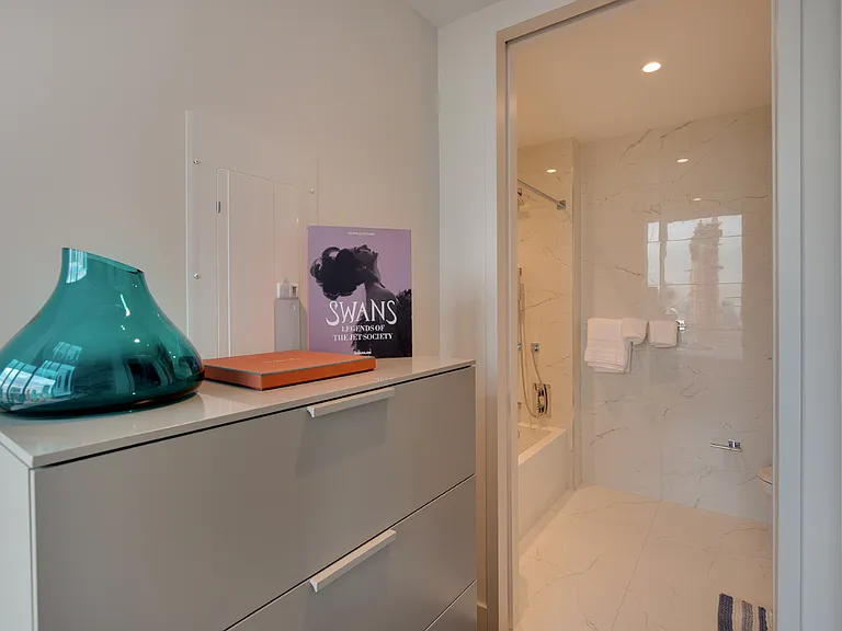 222 E 44th St #17J — Photo 10