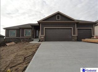 16913 Chandler St, Omaha, NE 68136