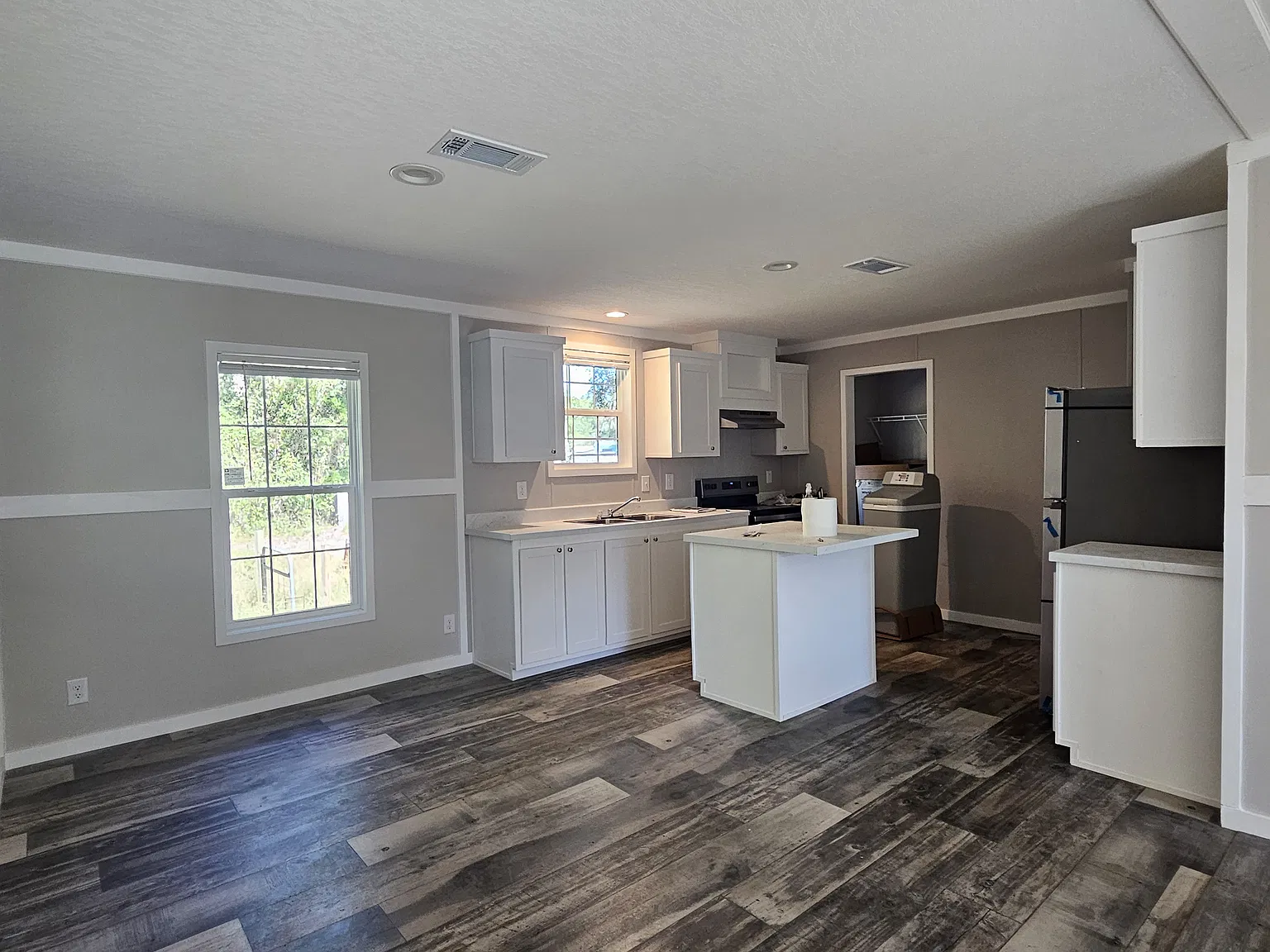 3 bed, 1600 sqft, $1,800 — Photo 2