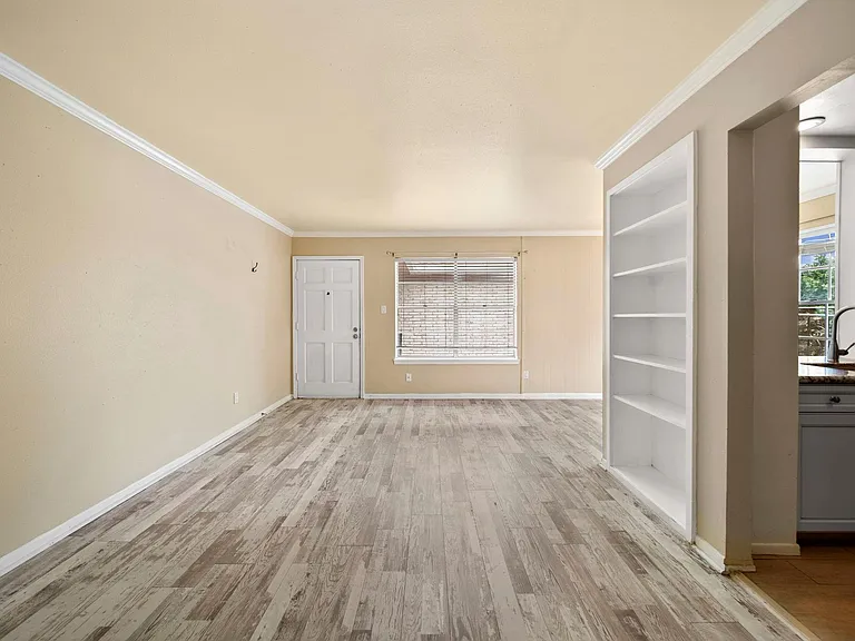 421 Emerson St #5 — Photo 9