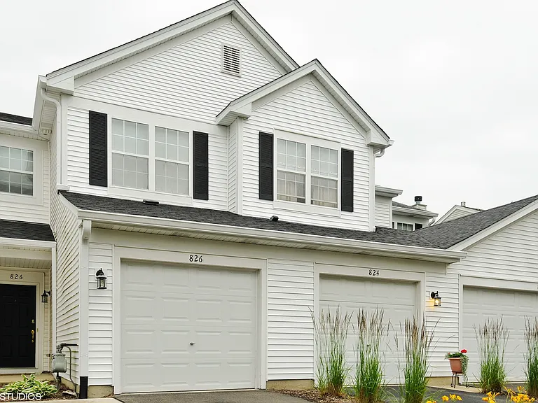 826 Genesee Dr — Photo 1
