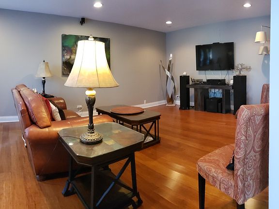 3rd image of 910 Brush Hill Ln